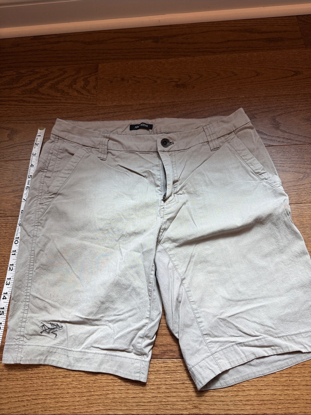 Arc'teryx Men's Flat Front Shorts in Light Beige